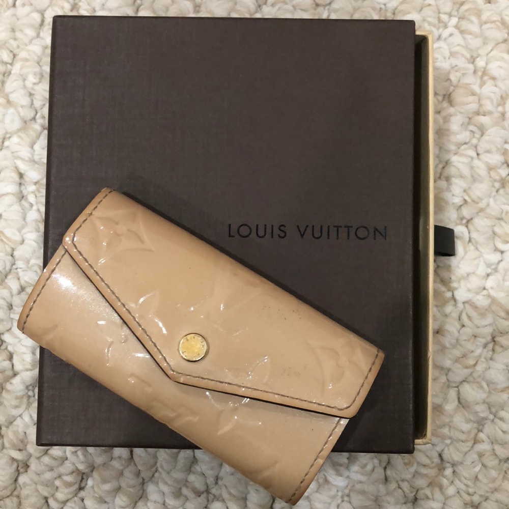 AUTHENTIC Louis Vuitton 4 ring key holder